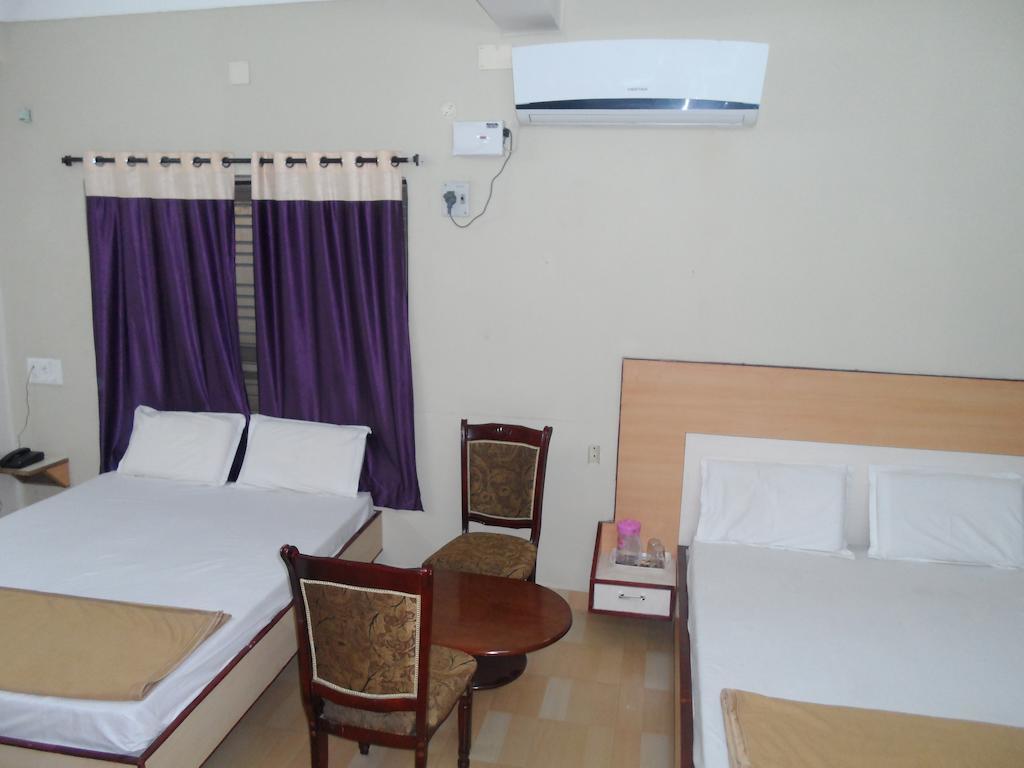 Hotel Pasuparthy Residency Tirupati Eksteriør bilde