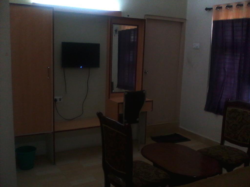 Hotel Pasuparthy Residency Tirupati Eksteriør bilde